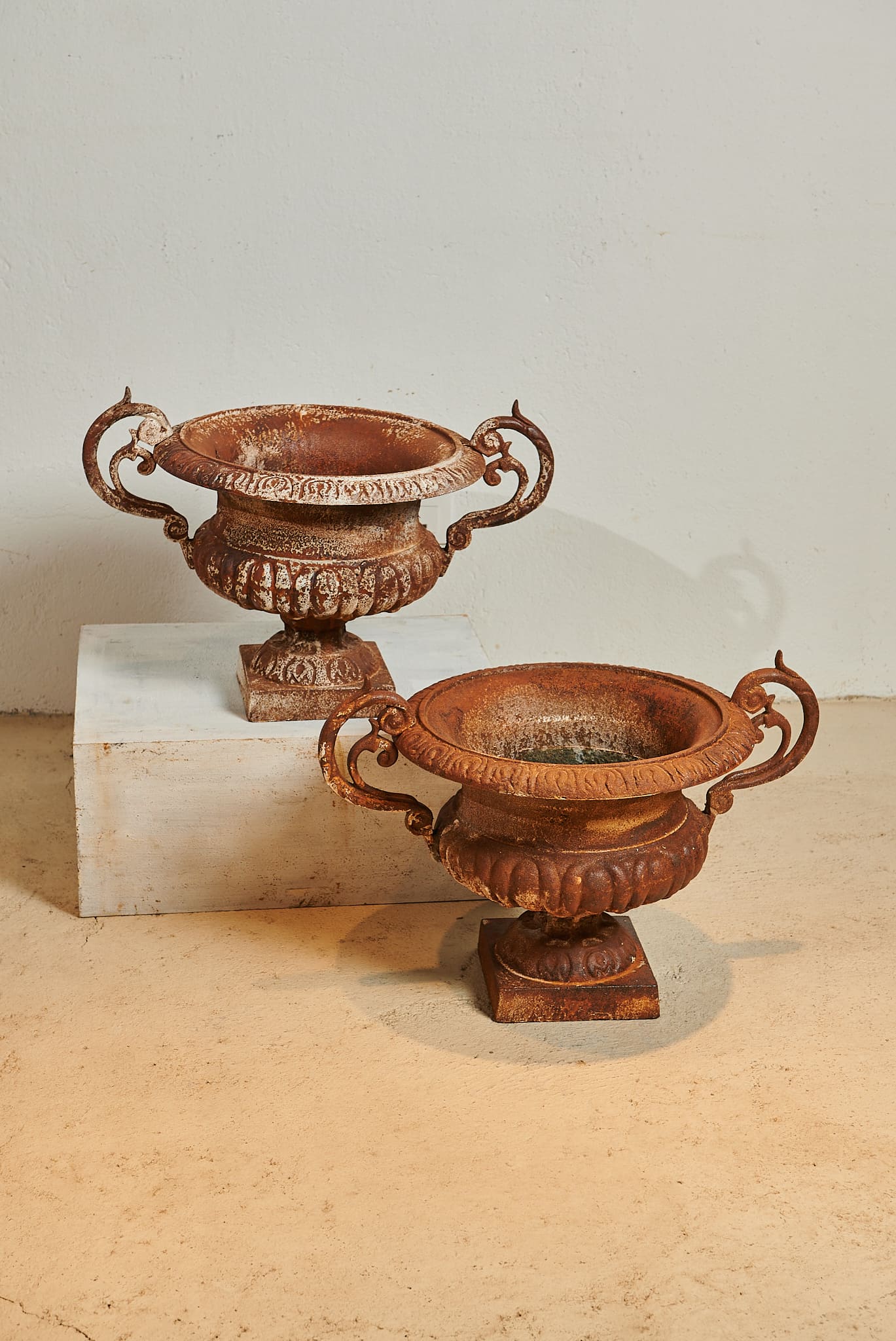 Pareja de copas de hierro