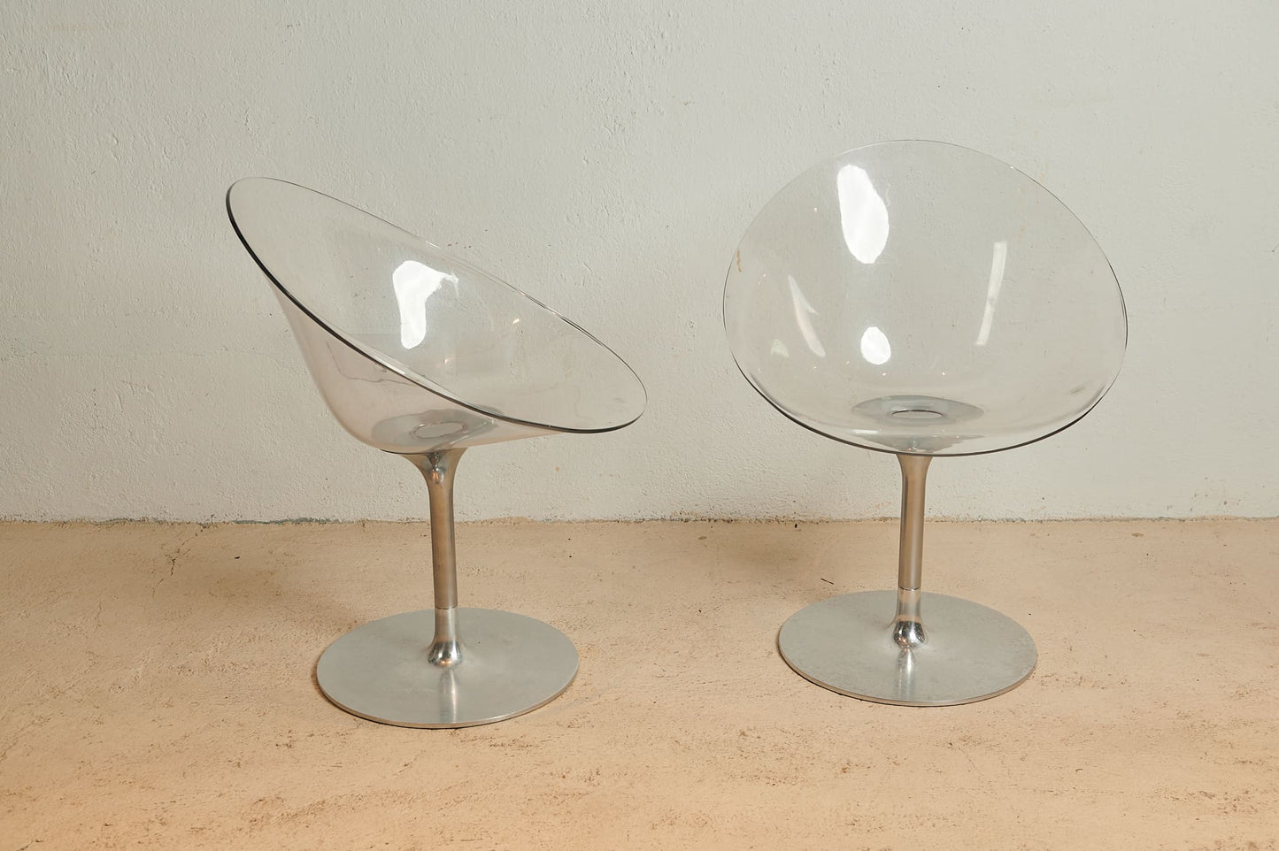 Pareja de sillones Tulip en metacrilato transparente