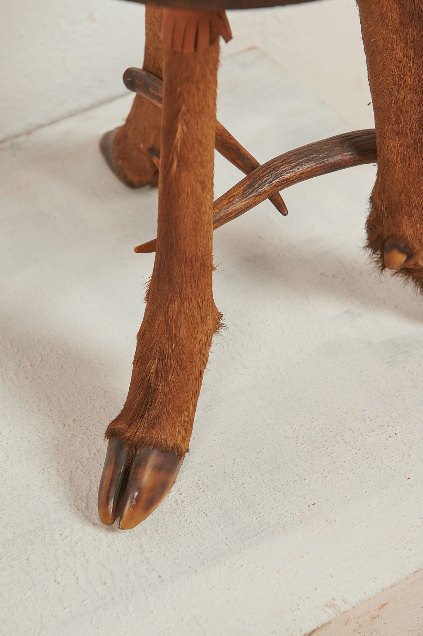 Taburetes de patas zoomorfas