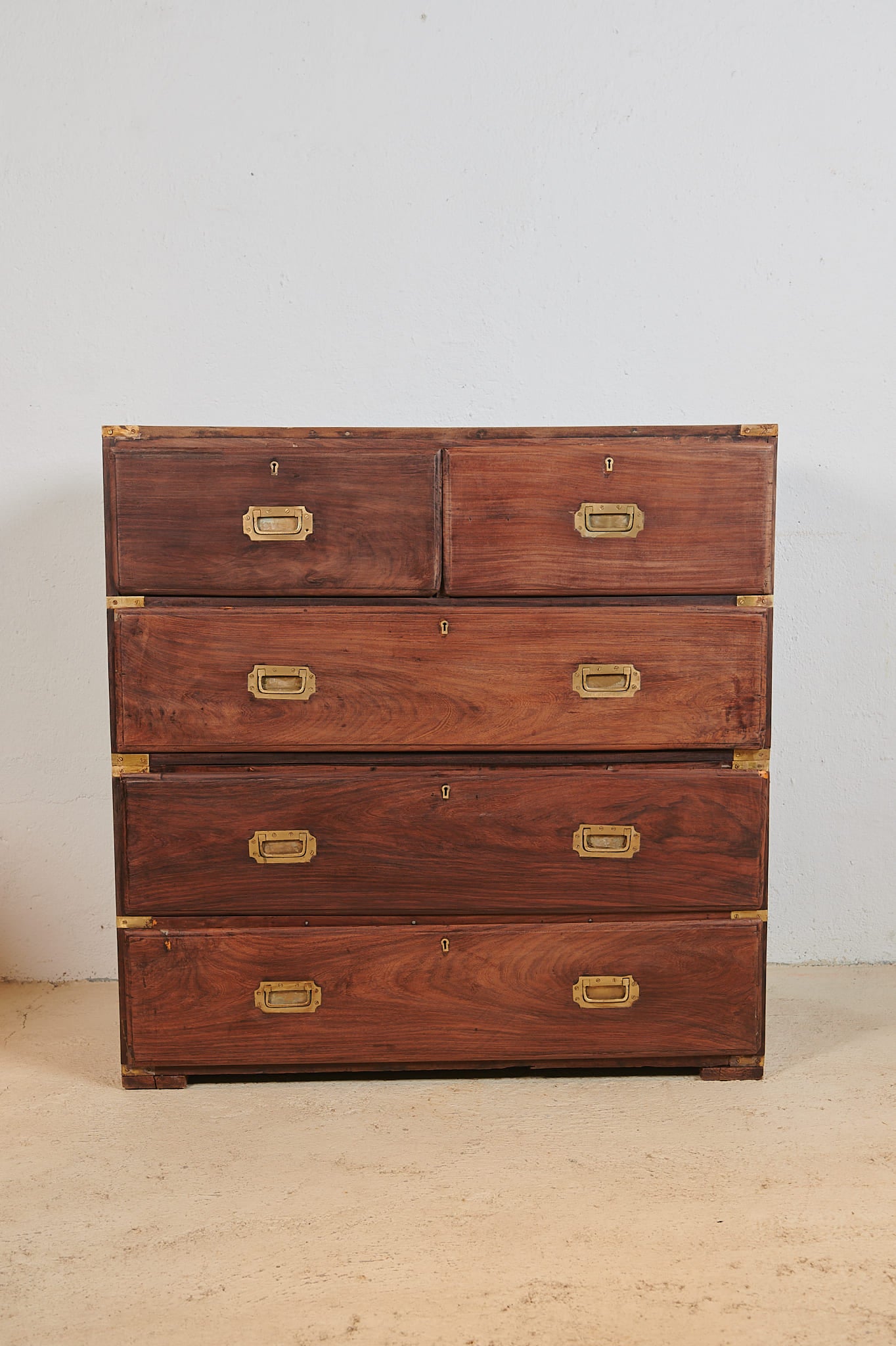 Cómoda de barco en madera