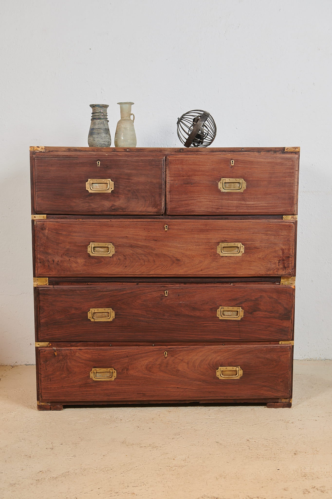 Cómoda de barco en madera