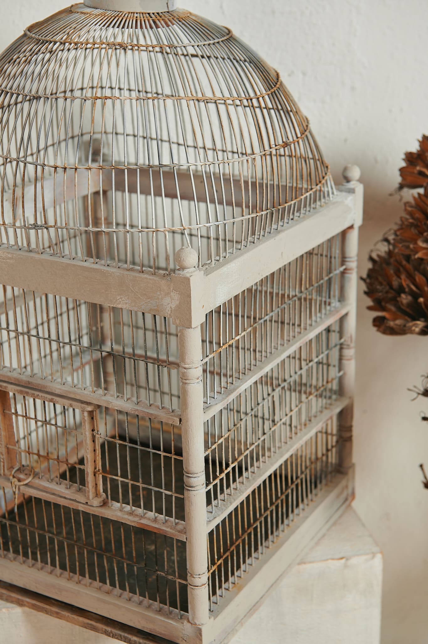 Jaula decorativa de madera y metal envejecido