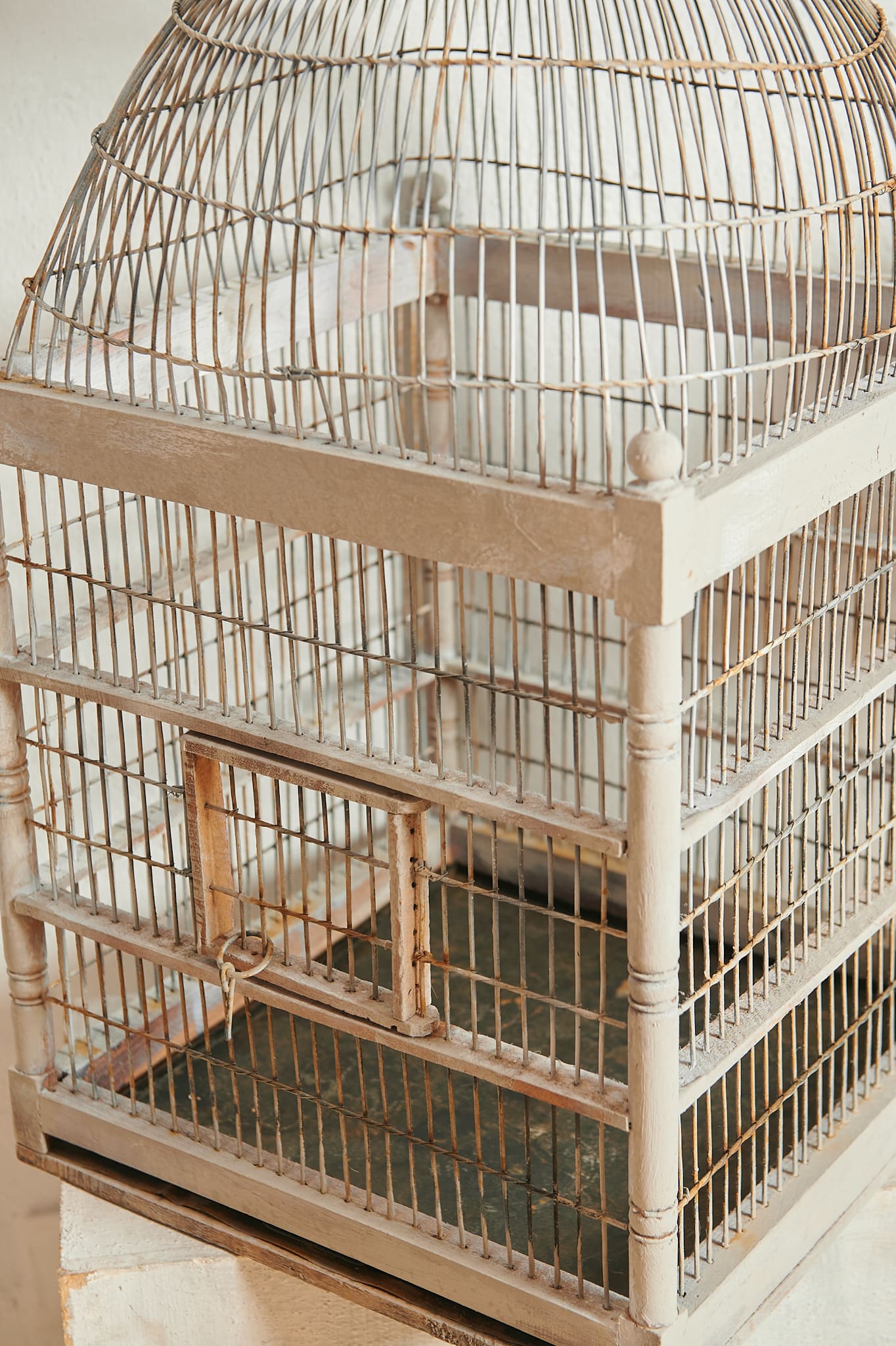 Jaula decorativa de madera y metal envejecido