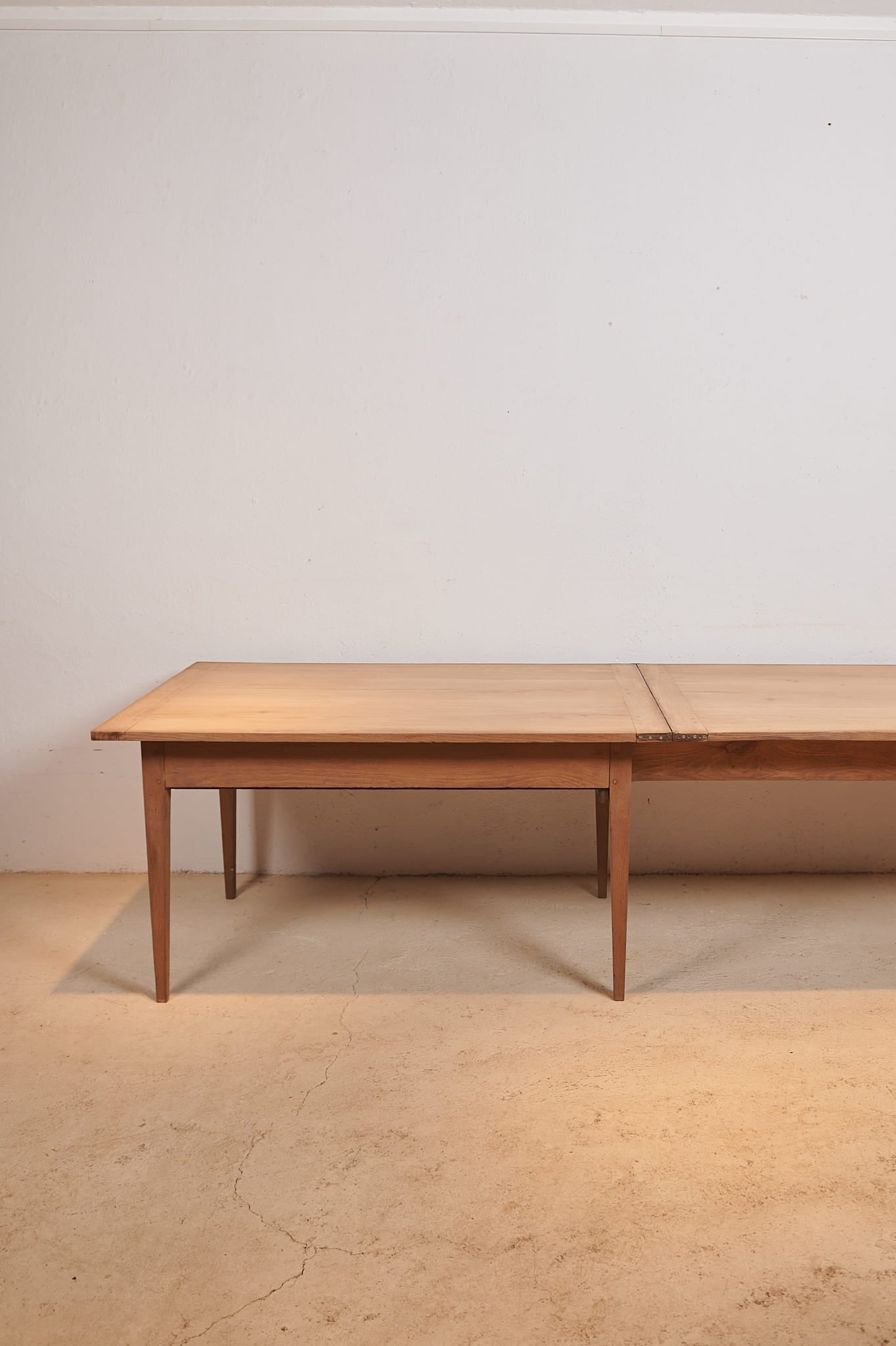 Mesa de comedor francesa extensible en nogal