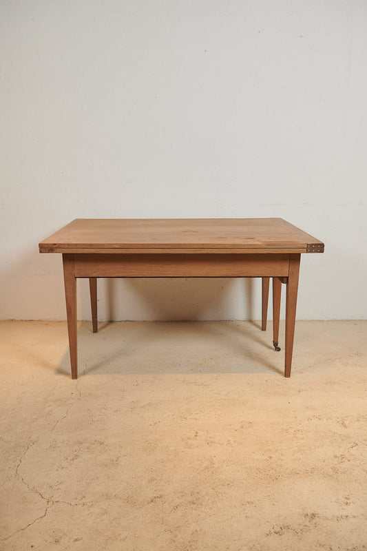 Mesa de comedor francesa extensible en nogal