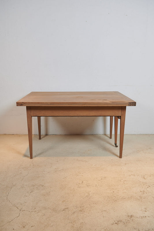 Mesa de comedor francesa extensible en nogal