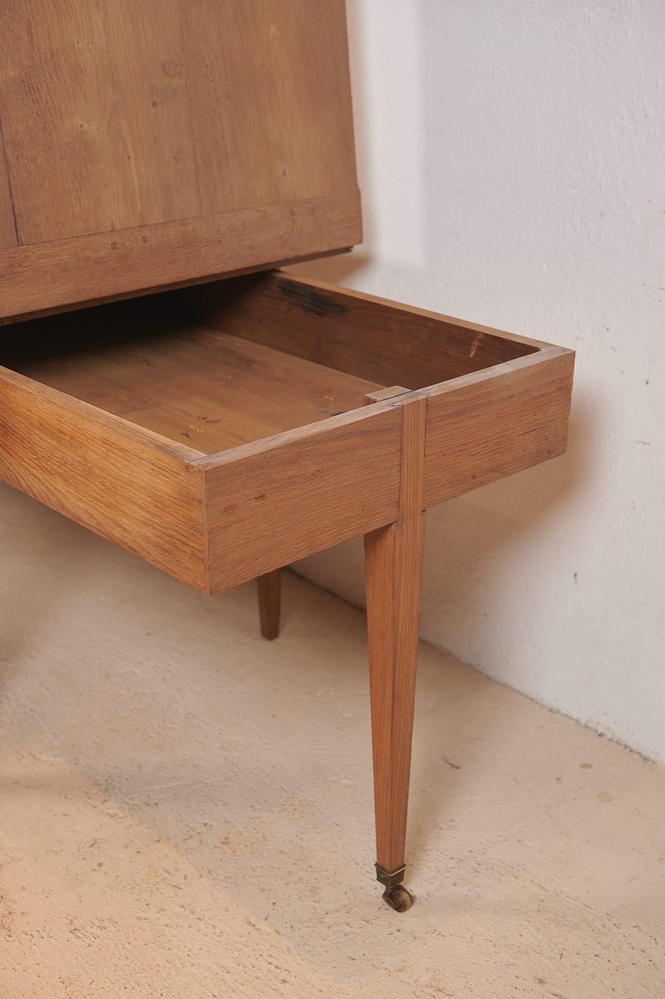 Mesa de comedor francesa extensible en nogal