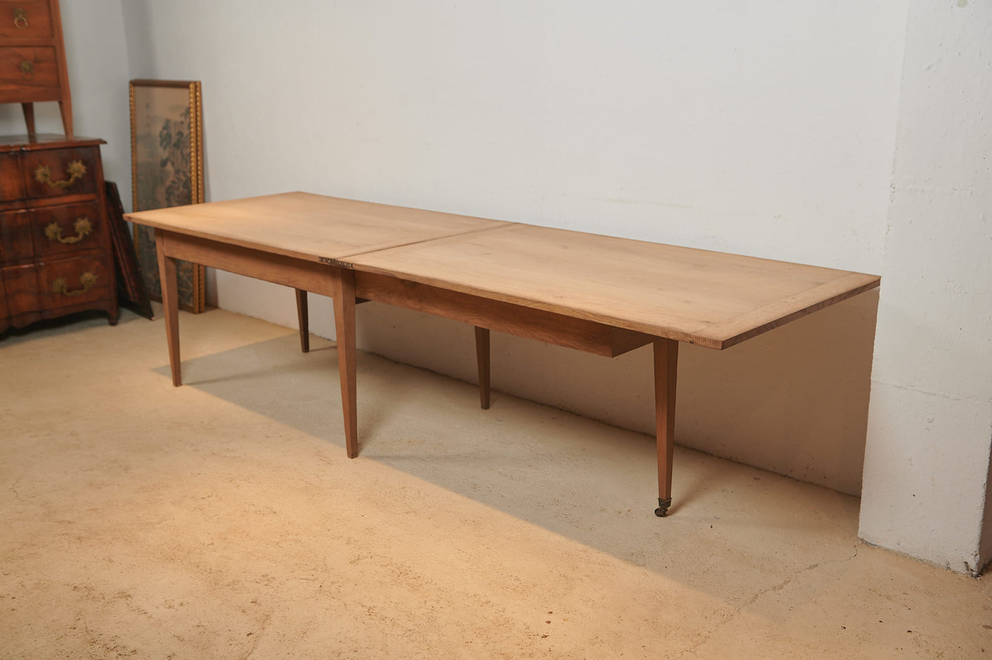 Mesa de comedor francesa extensible en nogal