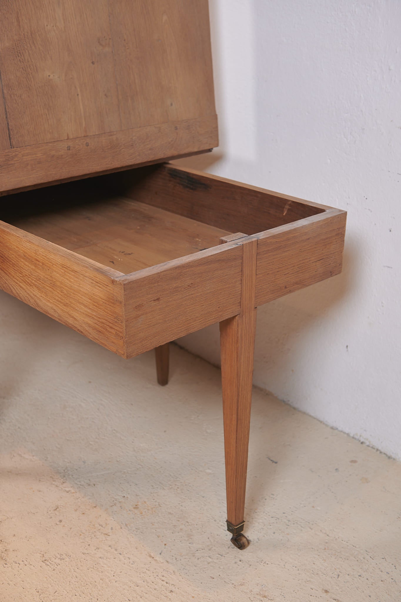 Mesa de comedor francesa extensible en nogal