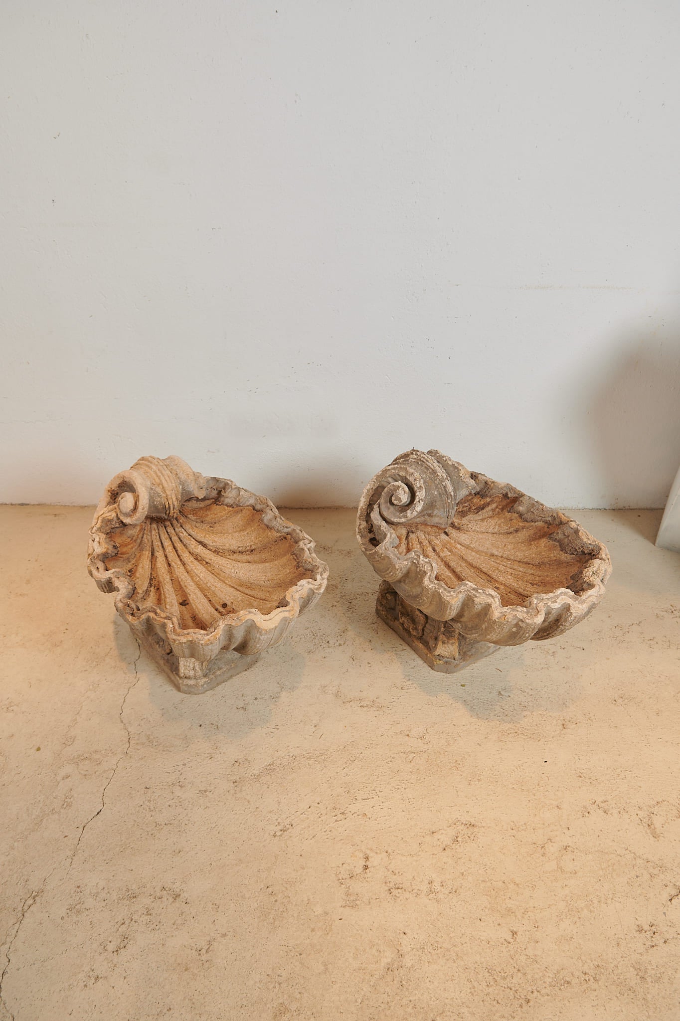 Pareja de jardineras ornamentales de piedra artificial