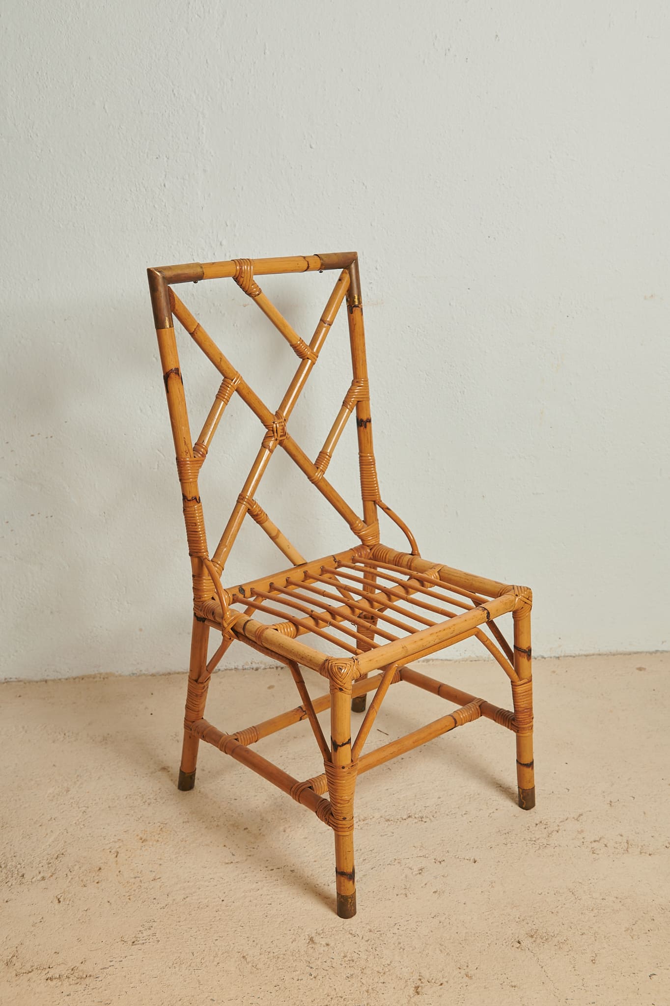 Conjunto de cuatro sillas de bambú estilo mediterráneo vintage