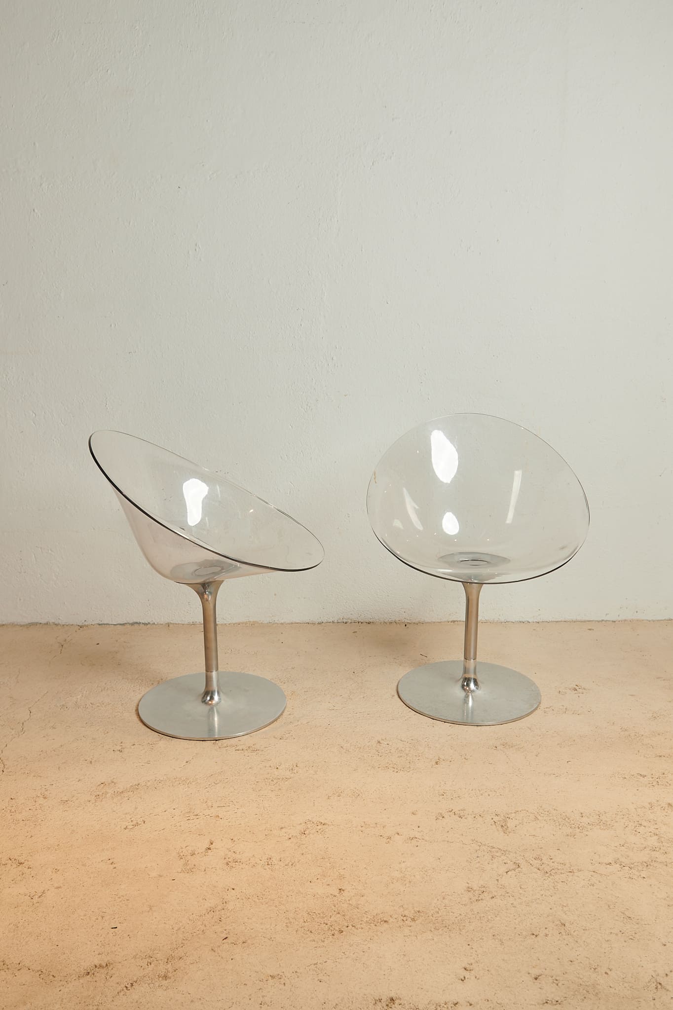 Pareja de sillones Tulip en metacrilato transparente